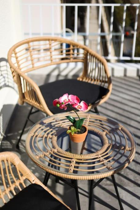 Blue Delta Apartment Palaio Faliro Athena Bagian luar foto