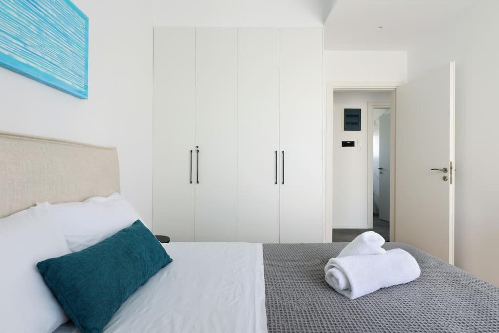 Blue Delta Apartment Palaio Faliro Athena Bagian luar foto