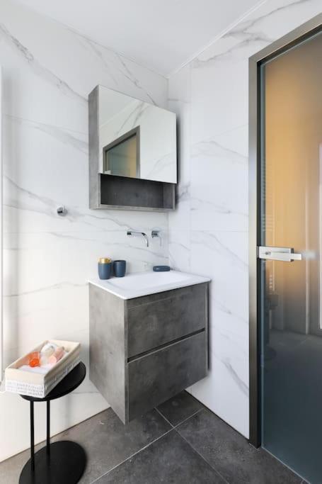 Blue Delta Apartment Palaio Faliro Athena Bagian luar foto